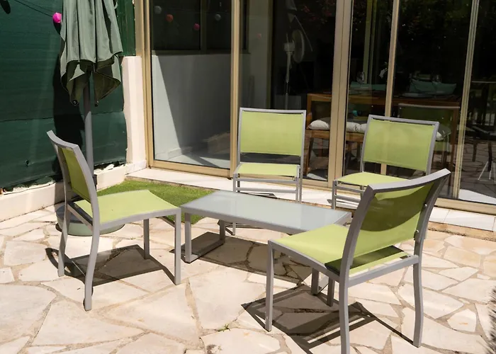 2 Pieces A 150 Metres De La أنتيب