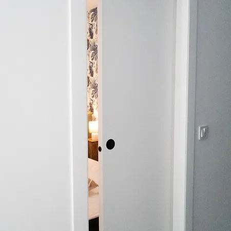 2 Pieces A 150 Metres De La Antibes