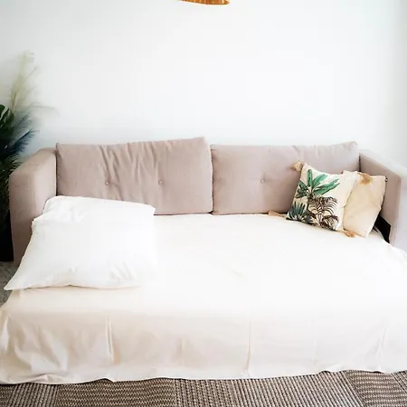 2 Pièces à 150 Mètres De La