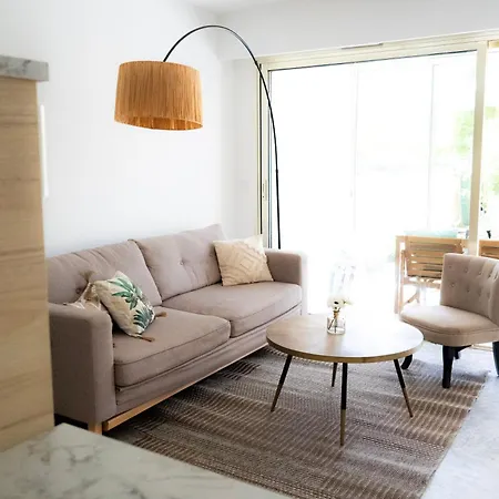 2 Pieces A 150 Metres De La * Antibes